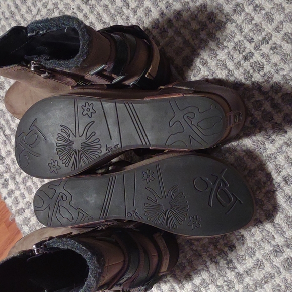 OTBT Wedge Sandals - Picture 8 of 13